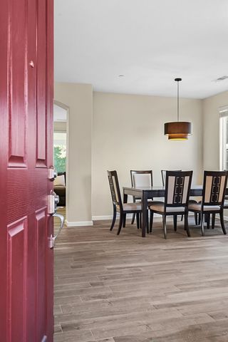 3039 SE Sunnyside Court, Visalia, CA 93292