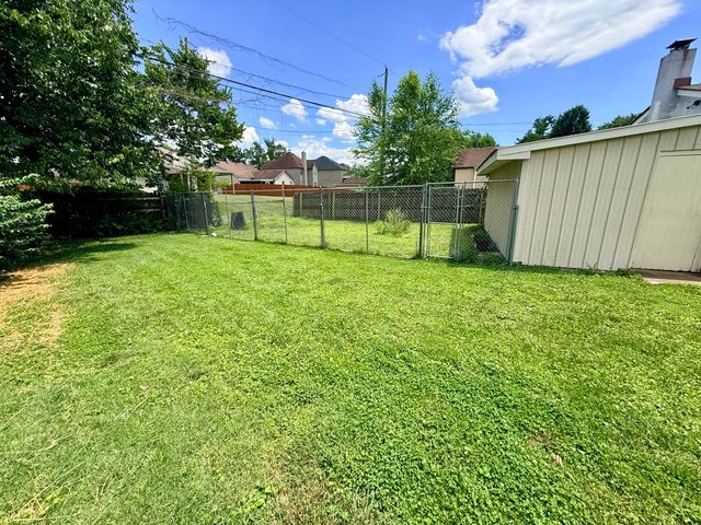 156 Paddock Drive, Versailles, KY 40383