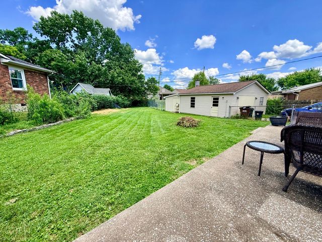 156 Paddock Drive, Versailles, KY 40383