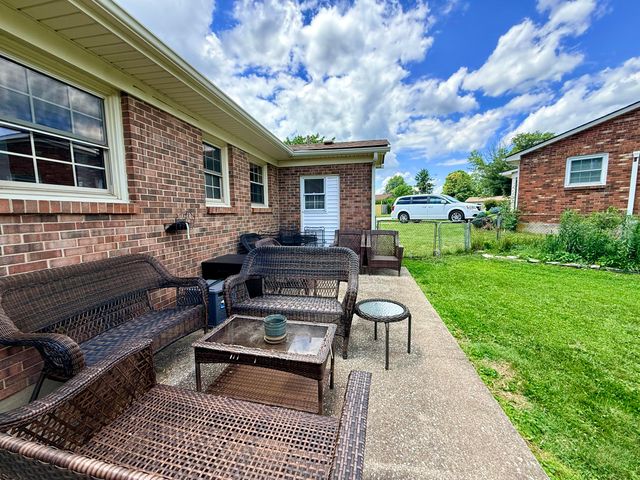 156 Paddock Drive, Versailles, KY 40383