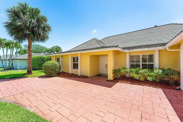 2099 Greenview Cove Drive, Wellington, FL 33414
