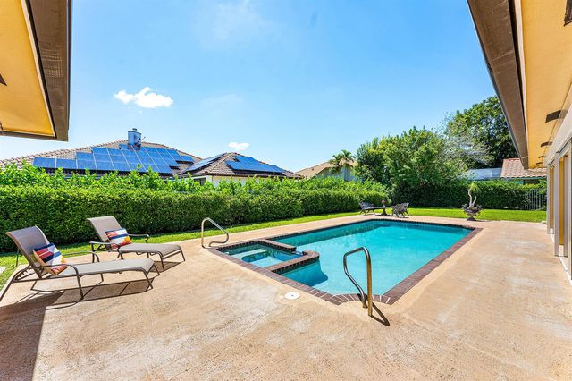 2099 Greenview Cove Drive, Wellington, FL 33414