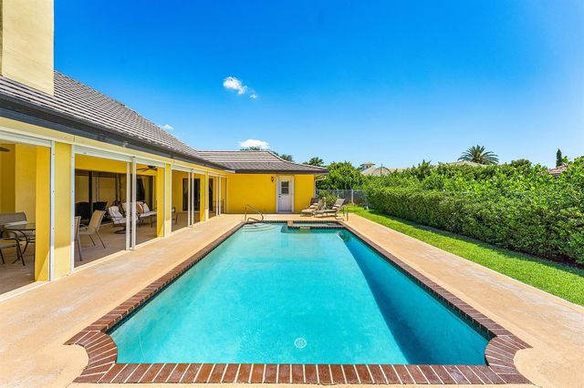 2099 Greenview Cove Drive, Wellington, FL 33414
