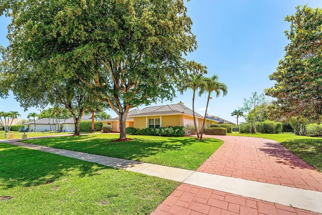 2099 Greenview Cove Drive, Wellington, FL 33414