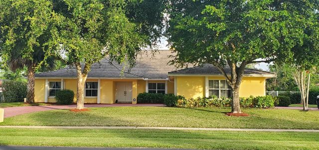 2099 Greenview Cove Drive, Wellington, FL 33414
