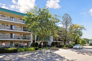 10401 Cedar Lake Road 409, Minnetonka, MN 55305