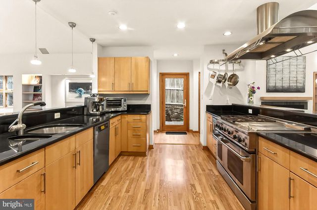 312 W COLUMBIA ST, Falls Church, VA 22046