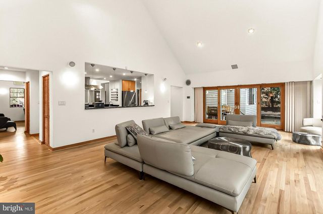 312 W COLUMBIA ST, Falls Church, VA 22046