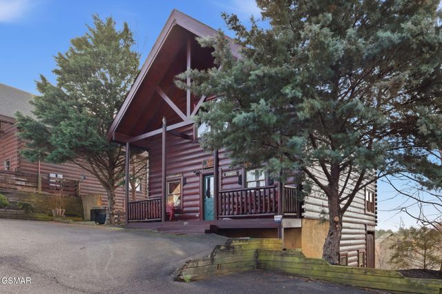 1091 Towering Oaks Drive, Sevierville, TN 37876