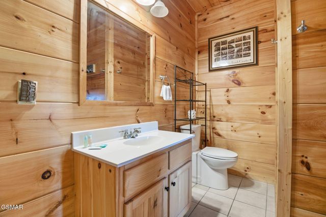 1091 Towering Oaks Drive, Sevierville, TN 37876