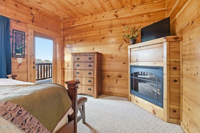 1091 Towering Oaks Drive, Sevierville, TN 37876