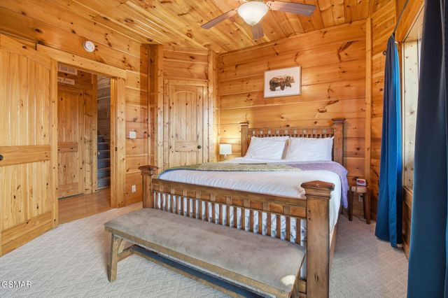 1091 Towering Oaks Drive, Sevierville, TN 37876