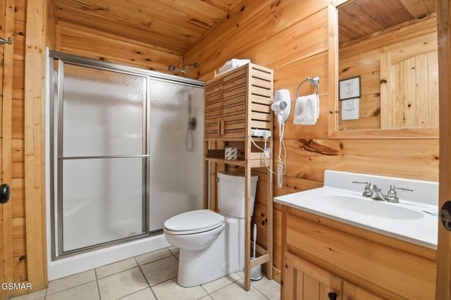 1091 Towering Oaks Drive, Sevierville, TN 37876