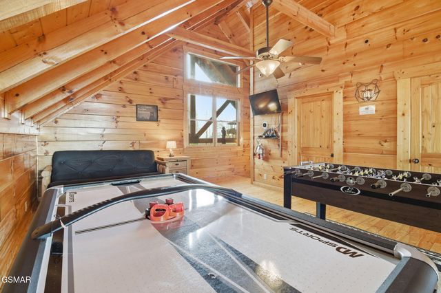 1091 Towering Oaks Drive, Sevierville, TN 37876