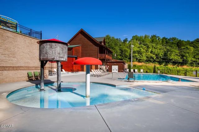 1091 Towering Oaks Drive, Sevierville, TN 37876