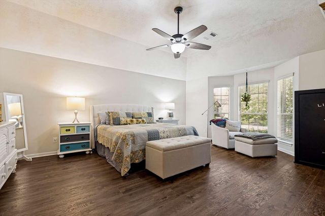 222 Willowood Drive, League City, TX 77573