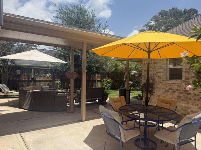 222 Willowood Drive, League City, TX 77573