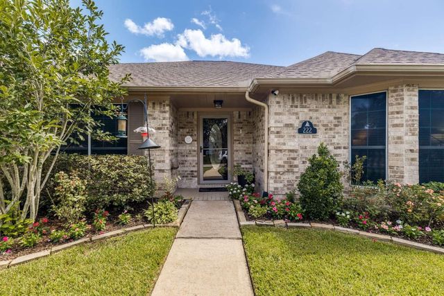 222 Willowood Drive, League City, TX 77573