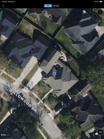 222 Willowood Drive, League City, TX 77573