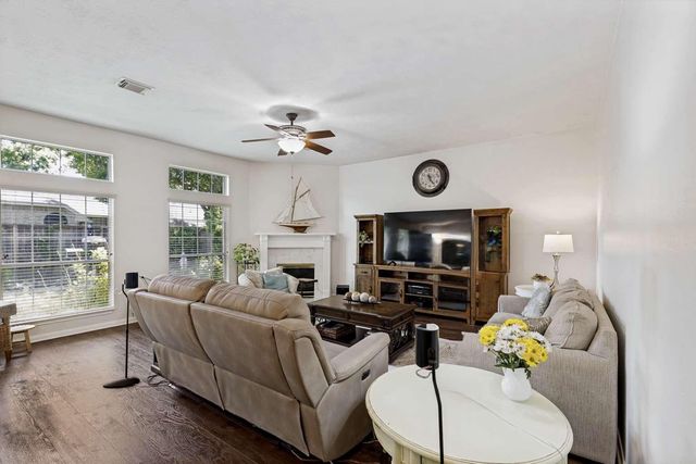 222 Willowood Drive, League City, TX 77573