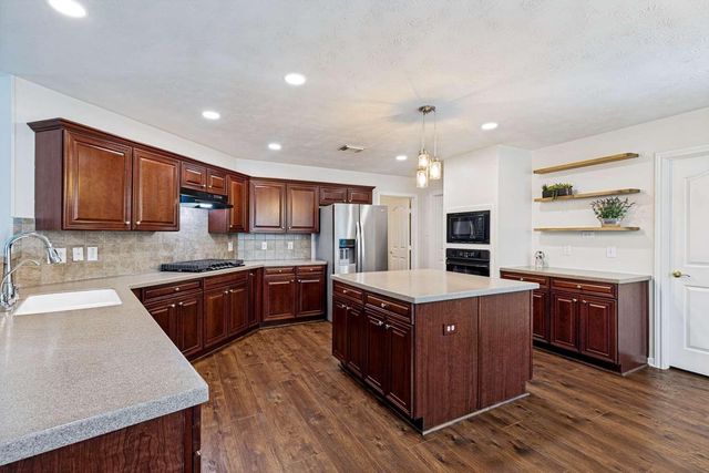 222 Willowood Drive, League City, TX 77573