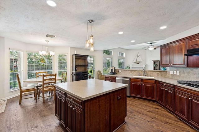 222 Willowood Drive, League City, TX 77573