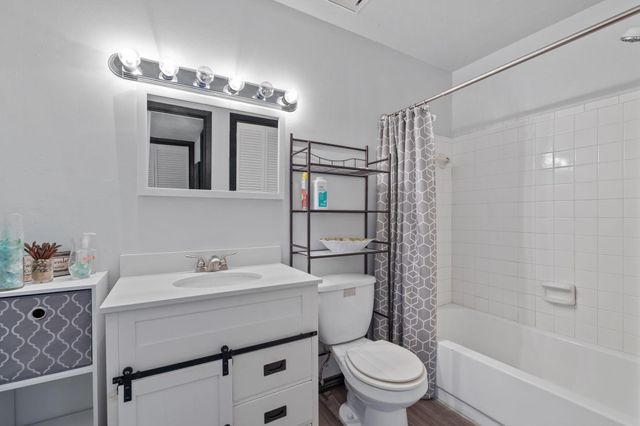 7600 Emmett F Lowry Expressway 604, Texas City, TX 77591