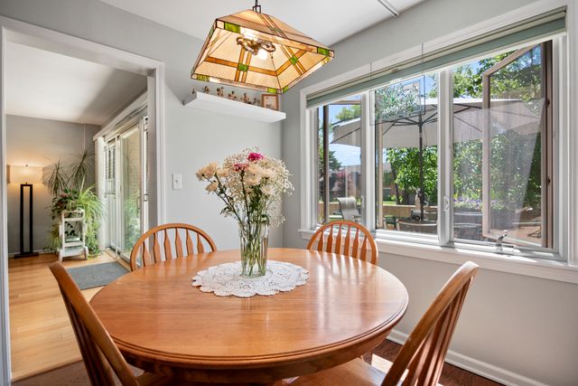 22 Park Lane 111, Park Ridge, IL 60068