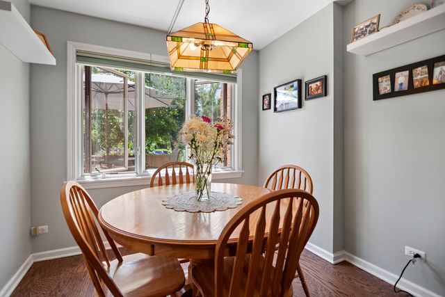 22 Park Lane 111, Park Ridge, IL 60068