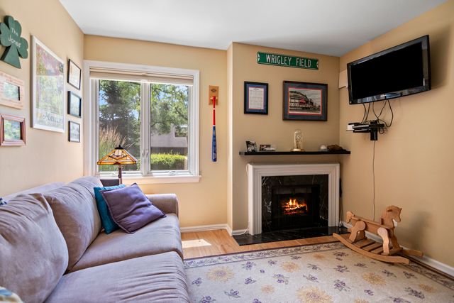 22 Park Lane 111, Park Ridge, IL 60068