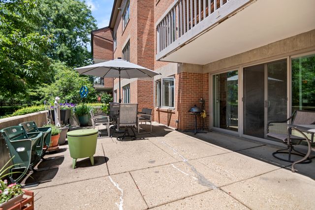 22 Park Lane 111, Park Ridge, IL 60068