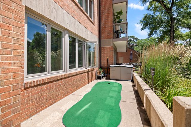 22 Park Lane 111, Park Ridge, IL 60068