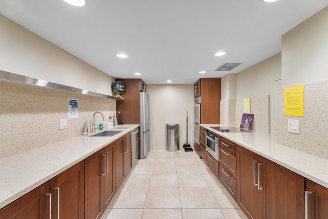 22 Park Lane 111, Park Ridge, IL 60068