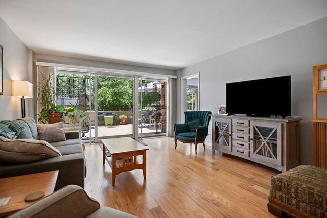 22 Park Lane 111, Park Ridge, IL 60068