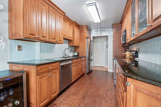 22 Park Lane 111, Park Ridge, IL 60068