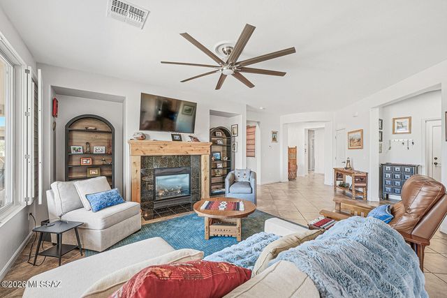972 N Rams Head Road, Green Valley, AZ 85614