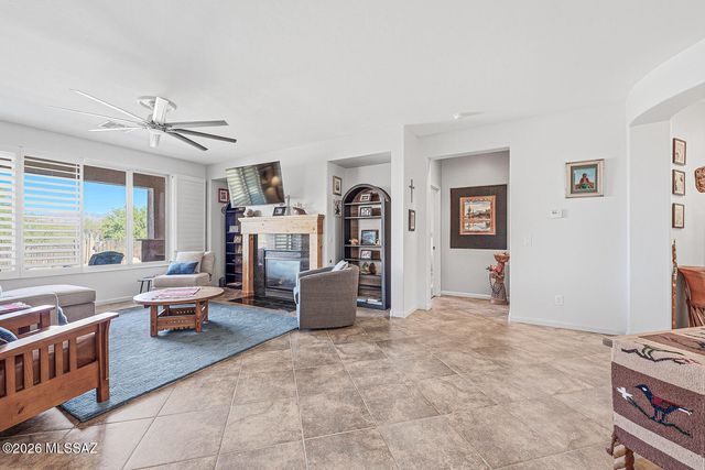 972 N Rams Head Road, Green Valley, AZ 85614