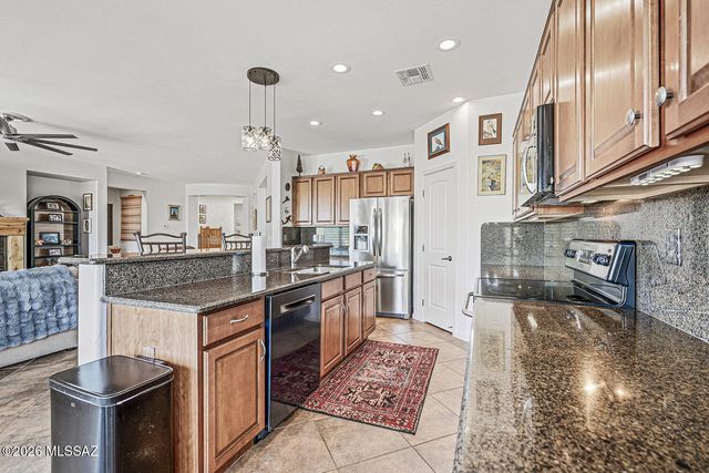 972 N Rams Head Road, Green Valley, AZ 85614