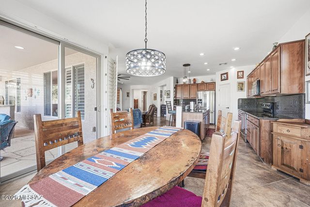 972 N Rams Head Road, Green Valley, AZ 85614
