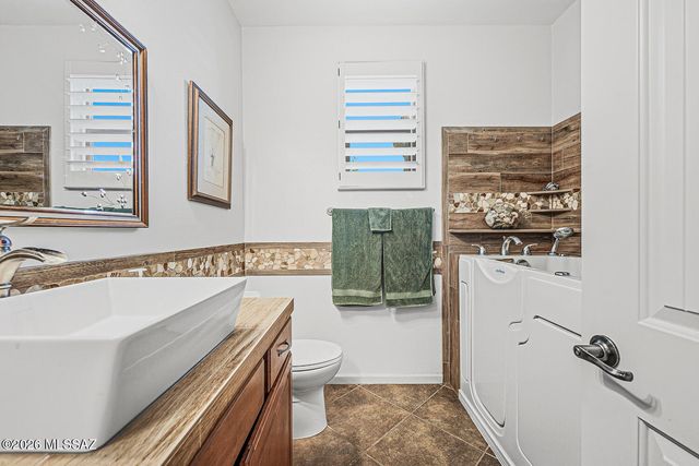 972 N Rams Head Road, Green Valley, AZ 85614