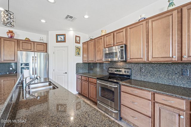 972 N Rams Head Road, Green Valley, AZ 85614