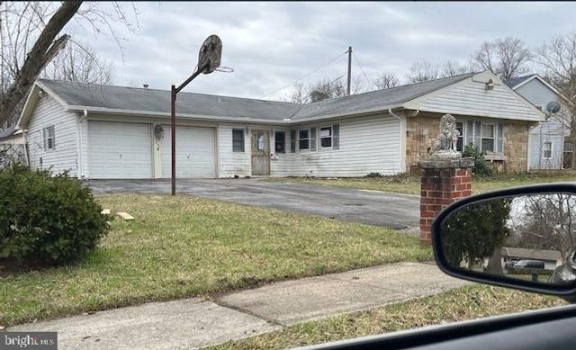 35 EAST LN