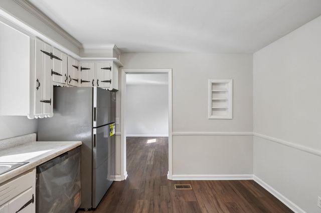 1003 Twin Creek Rd, Charlotte, TN 37036