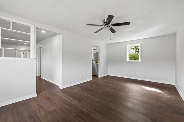 1003 Twin Creek Rd, Charlotte, TN 37036