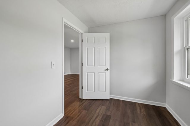 1003 Twin Creek Rd, Charlotte, TN 37036