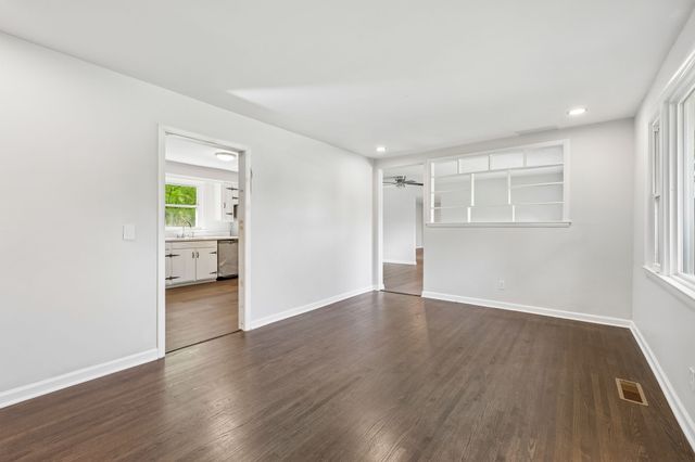 1003 Twin Creek Rd, Charlotte, TN 37036