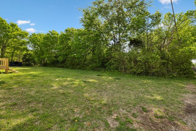 1003 Twin Creek Rd, Charlotte, TN 37036