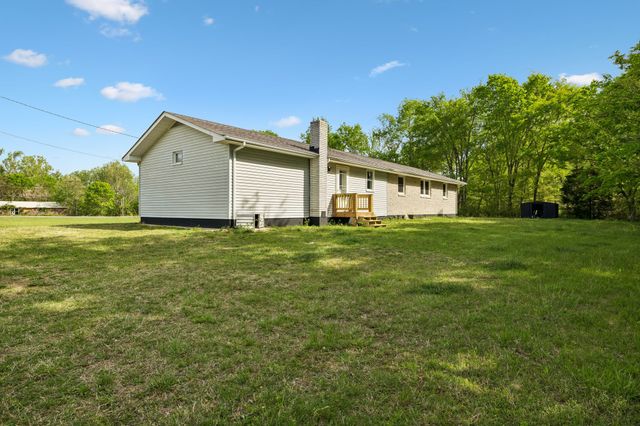 1003 Twin Creek Rd, Charlotte, TN 37036
