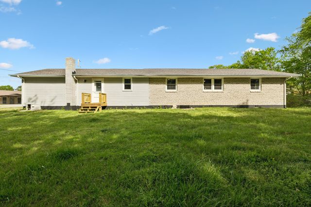 1003 Twin Creek Rd, Charlotte, TN 37036