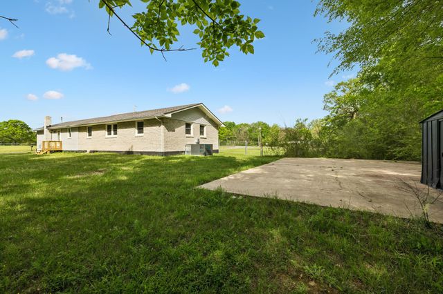 1003 Twin Creek Rd, Charlotte, TN 37036